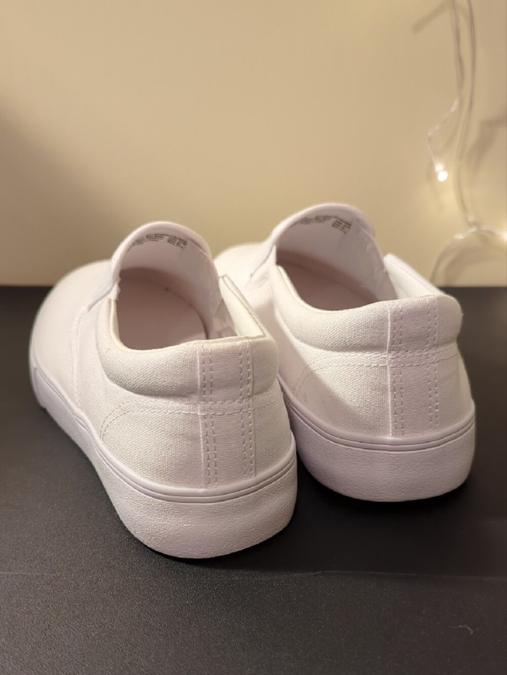 No Boundaries White Twin Gore Canvas Slip-On Sneakers, Wide Width 8 1/2 - Picture 3 of 8